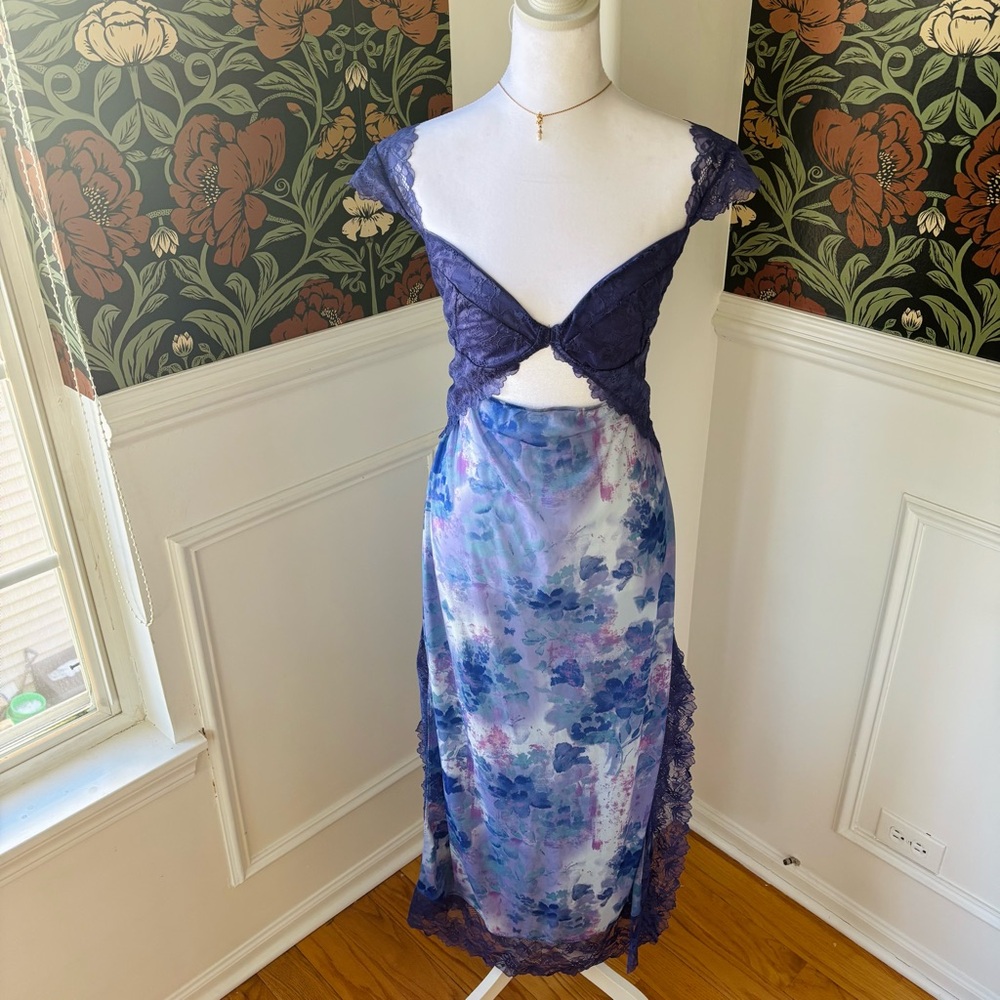 Sheer Floral Lace Night Gown 🪻 - Picture 2 of 9